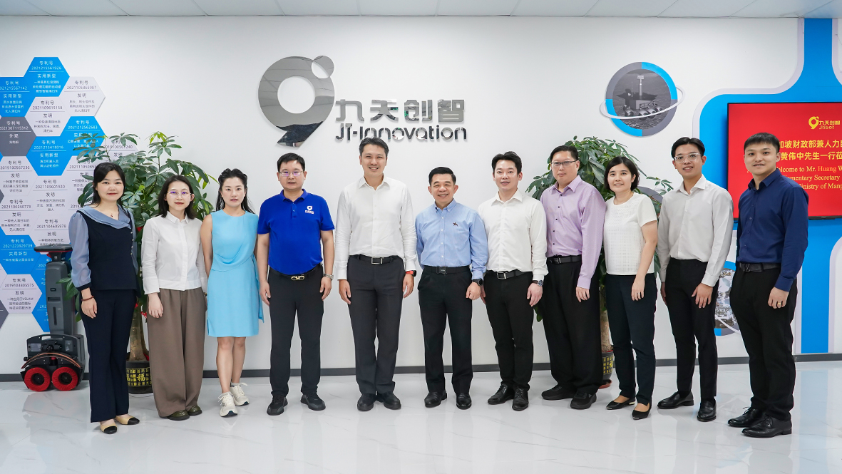 Senior Singapore Official Visits Jtibot Ahead of the APEC Summit in Shenzhen, Praises AI-Driven Cleaning Solutions